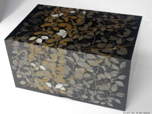 漆　引き出し付き　時計ケース