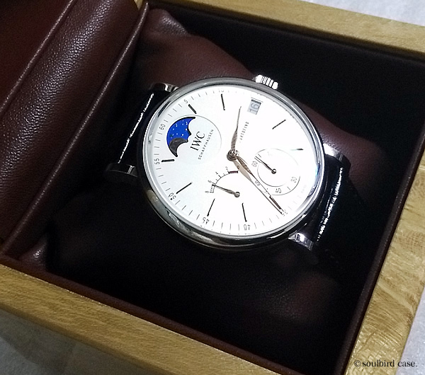 アカシアバール時計ケースとIWC