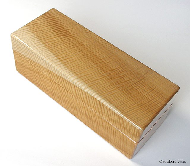 トチ材カーリー時計ケース