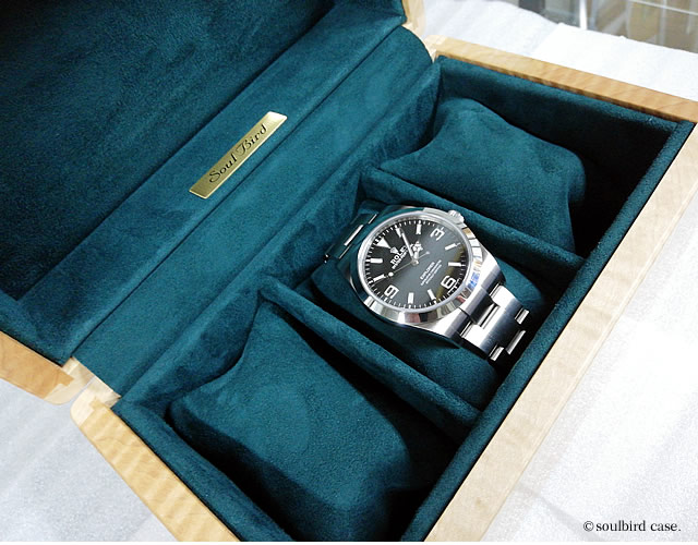 トチカーリー時計ケースとエクスプローラ