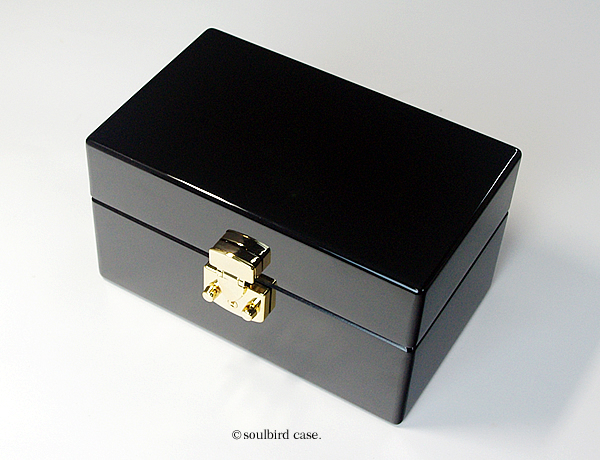 ブラックカラーリング　ソウルバードケースの時計ケース