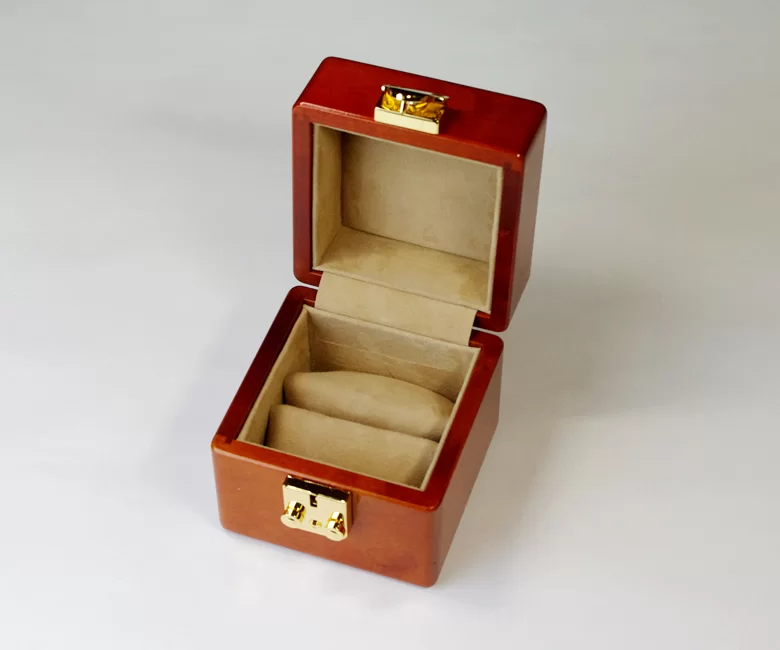 ソウルバードの時計ケースの内装加工No.32