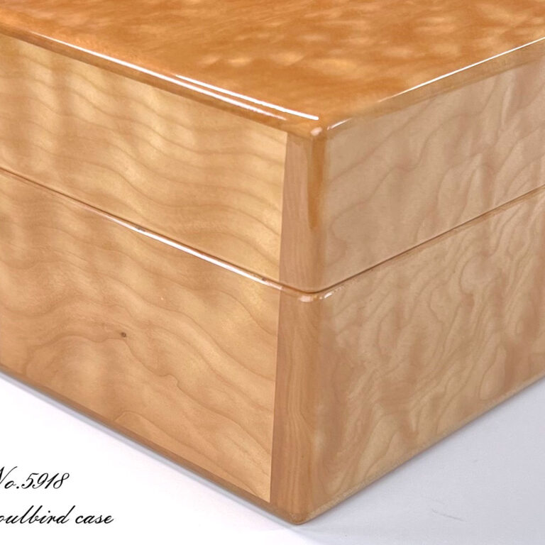 左面　キルテッドメイプル5本用時計ケース