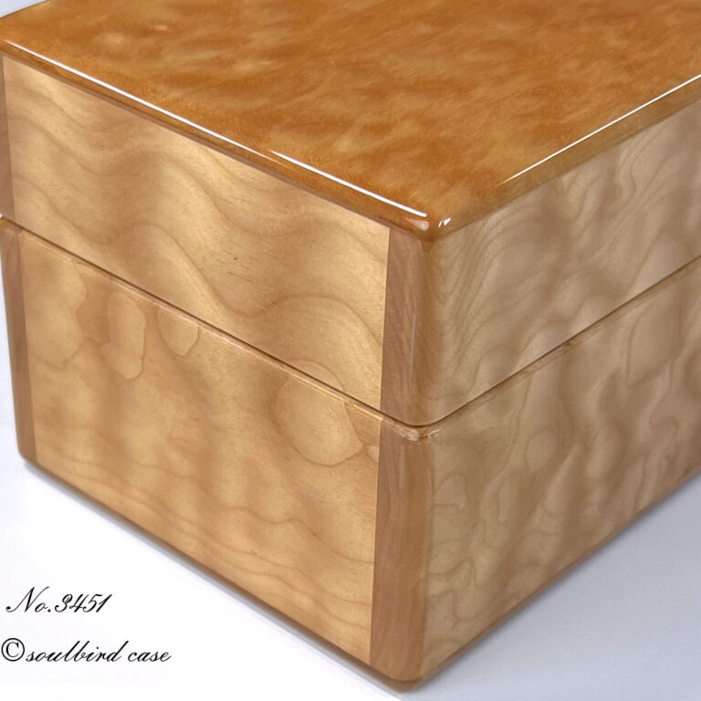 左面　キルテッドメイプル3本用時計ケース