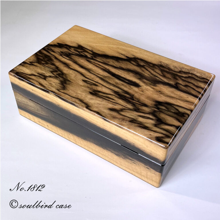 背面　黒柿材10本用時計ケース