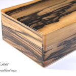 左面　黒柿材時計ケース