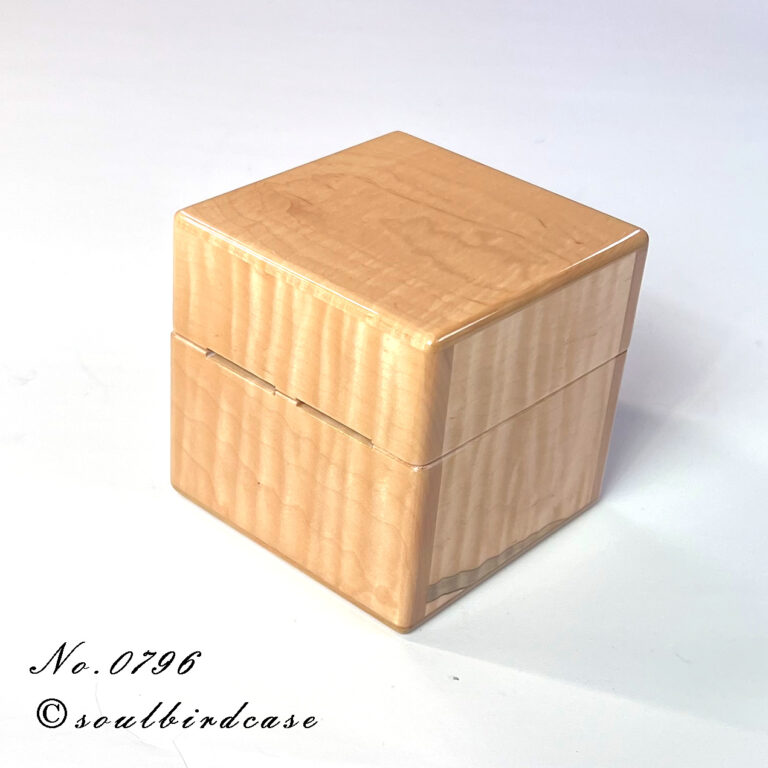 No.0796カーリーメイプル